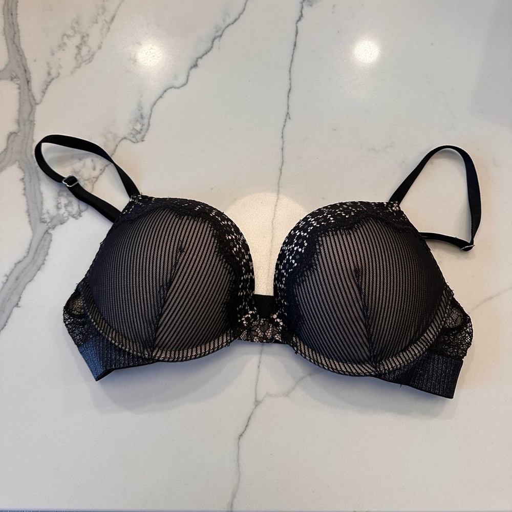 Victoria Secret Bombshell Bra 32C